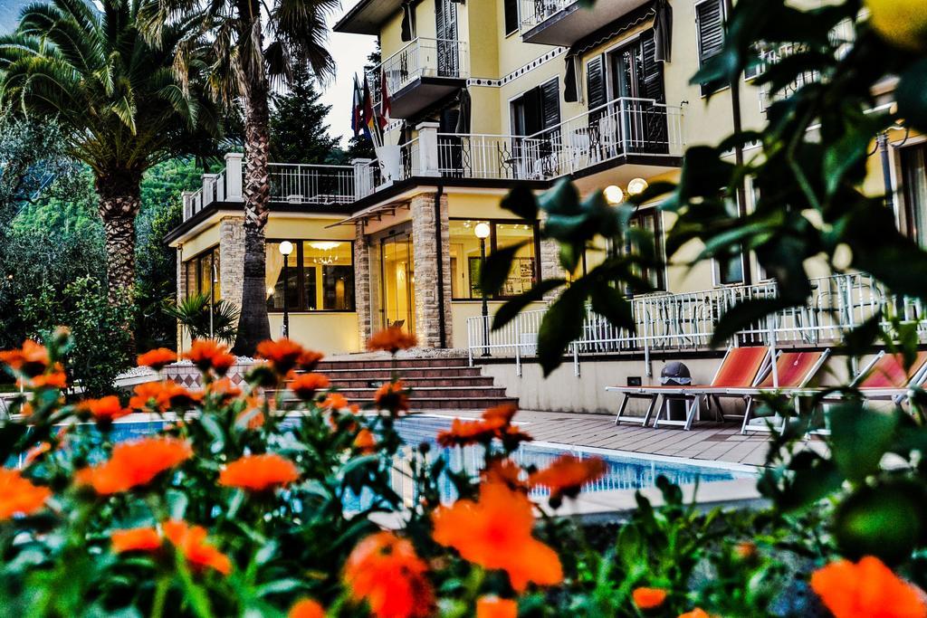 Hotel Sorriso Toscolano Maderno Exterior photo