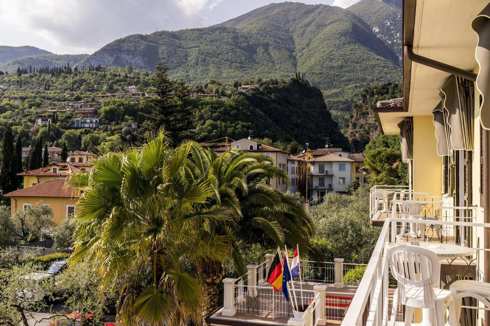 Hotel Sorriso Toscolano Maderno Exterior photo