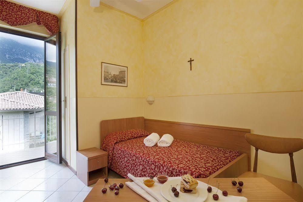 Hotel Sorriso Toscolano Maderno Exterior photo