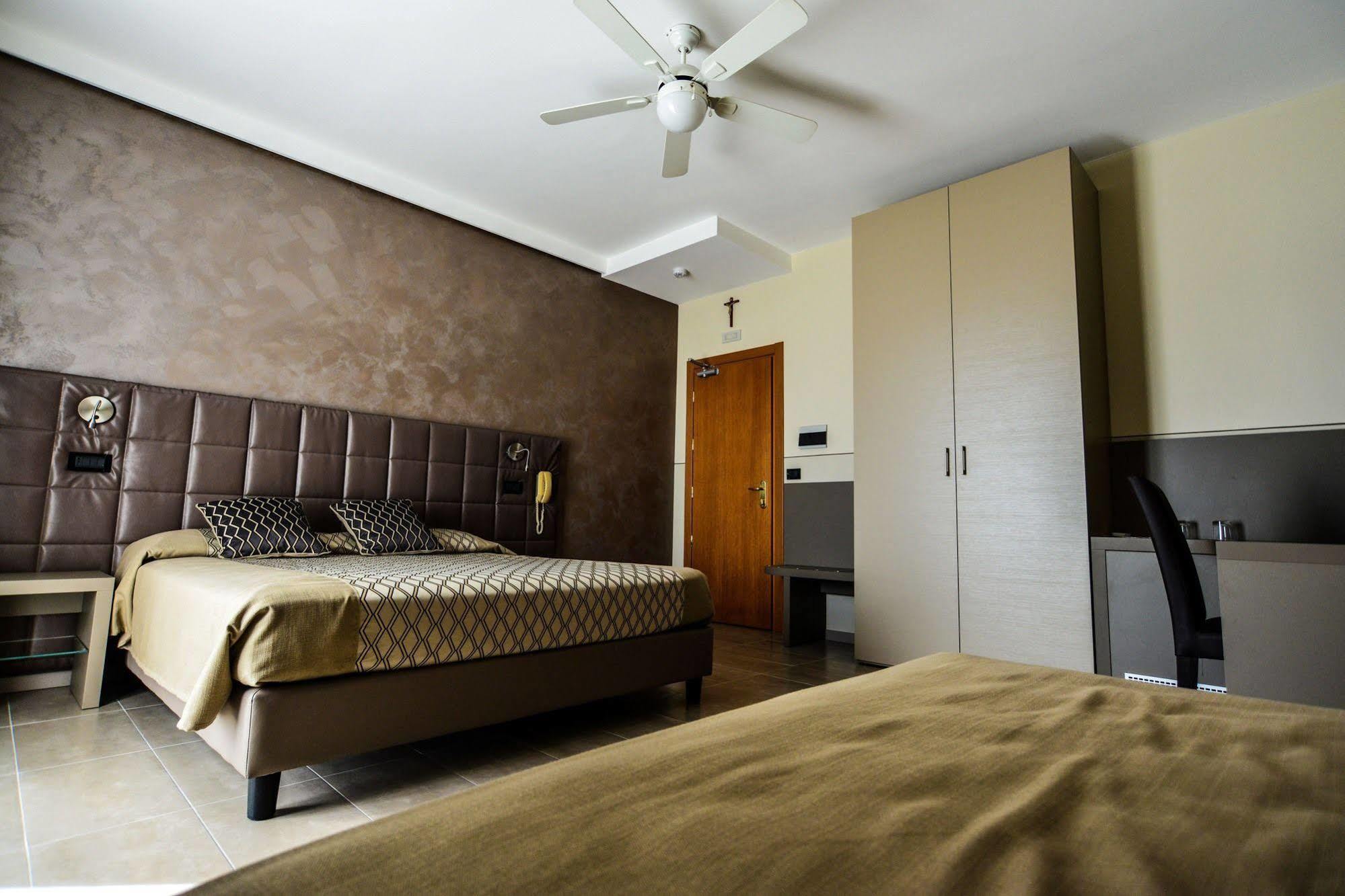 Hotel Sorriso Toscolano Maderno Exterior photo