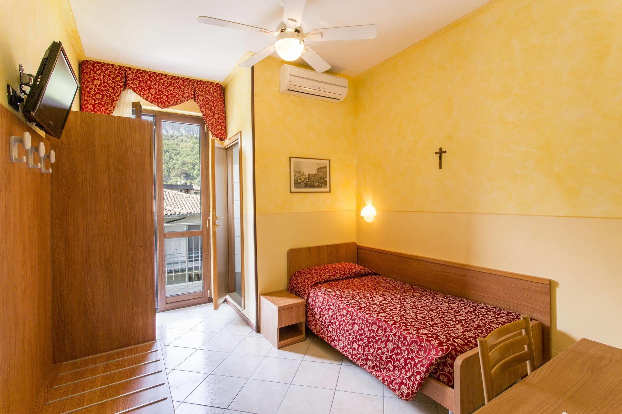 Hotel Sorriso Toscolano Maderno Exterior photo
