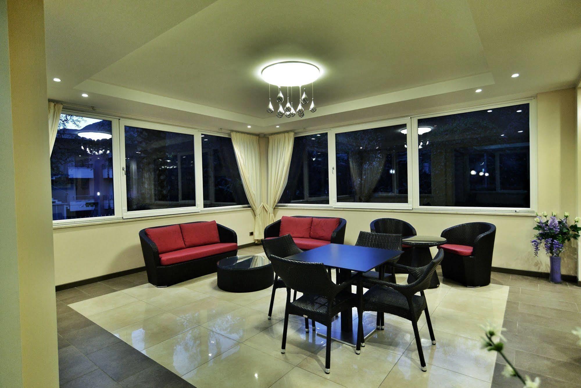 Hotel Sorriso Toscolano Maderno Exterior photo