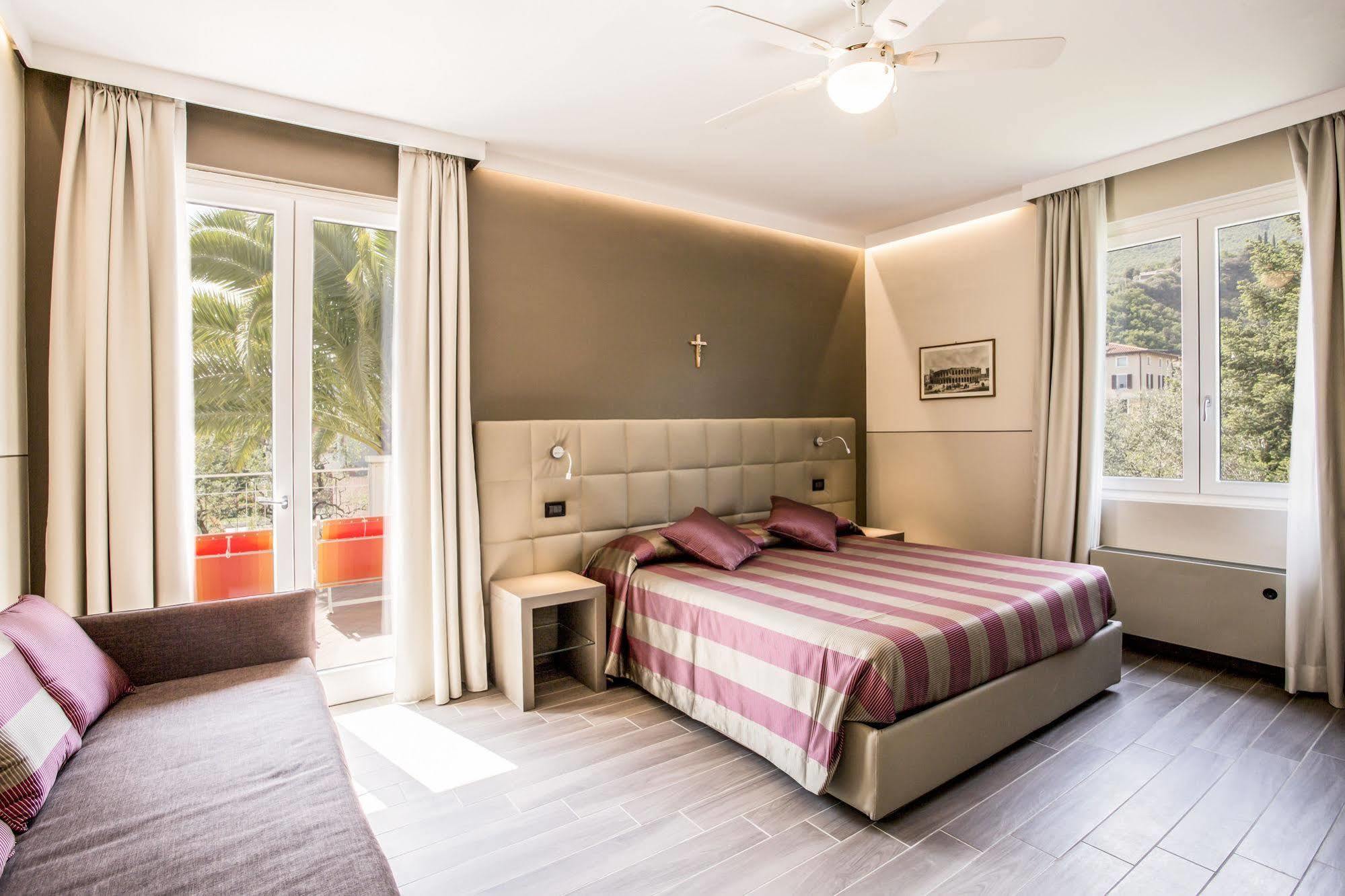 Hotel Sorriso Toscolano Maderno Exterior photo