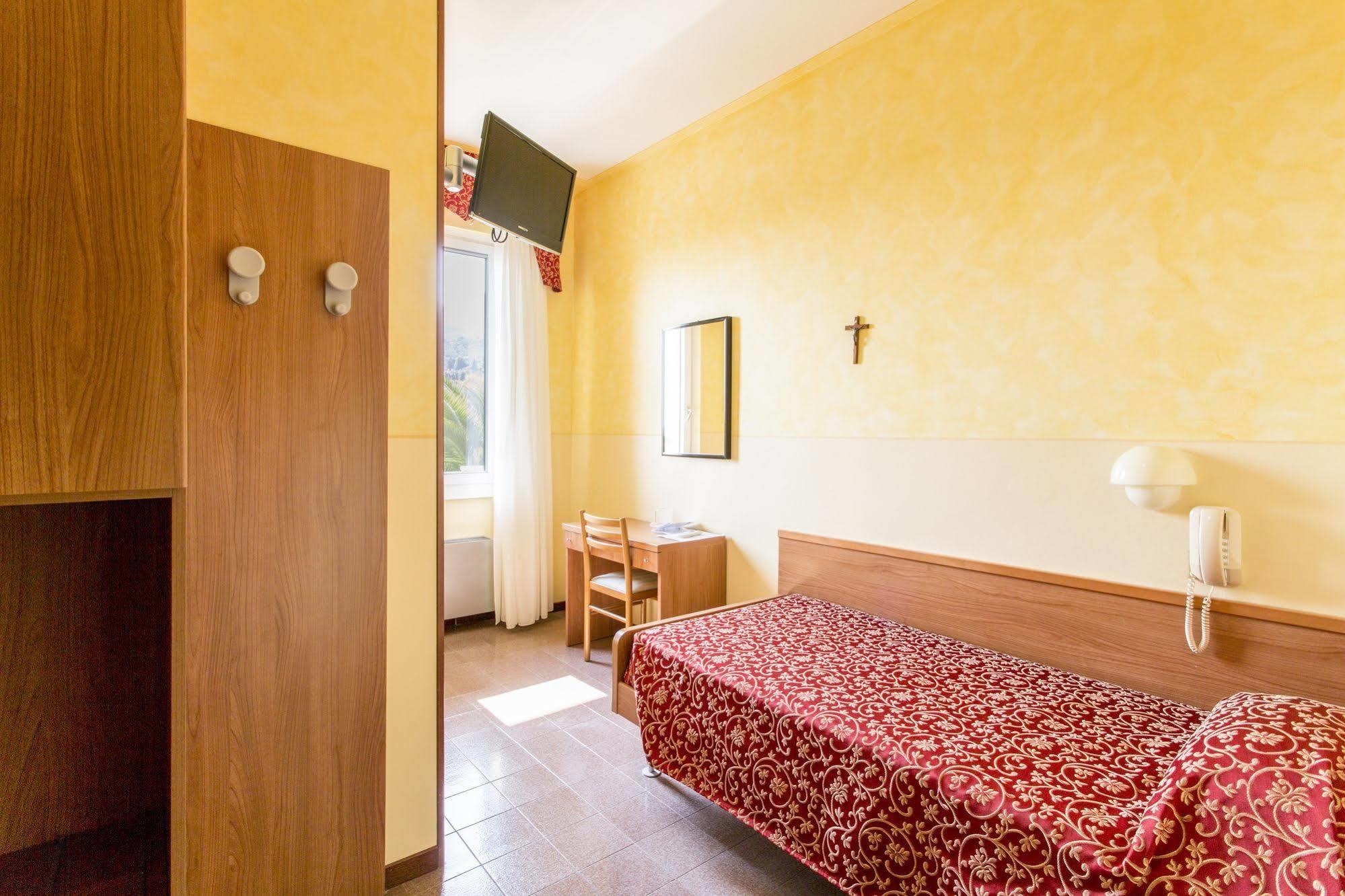 Hotel Sorriso Toscolano Maderno Exterior photo