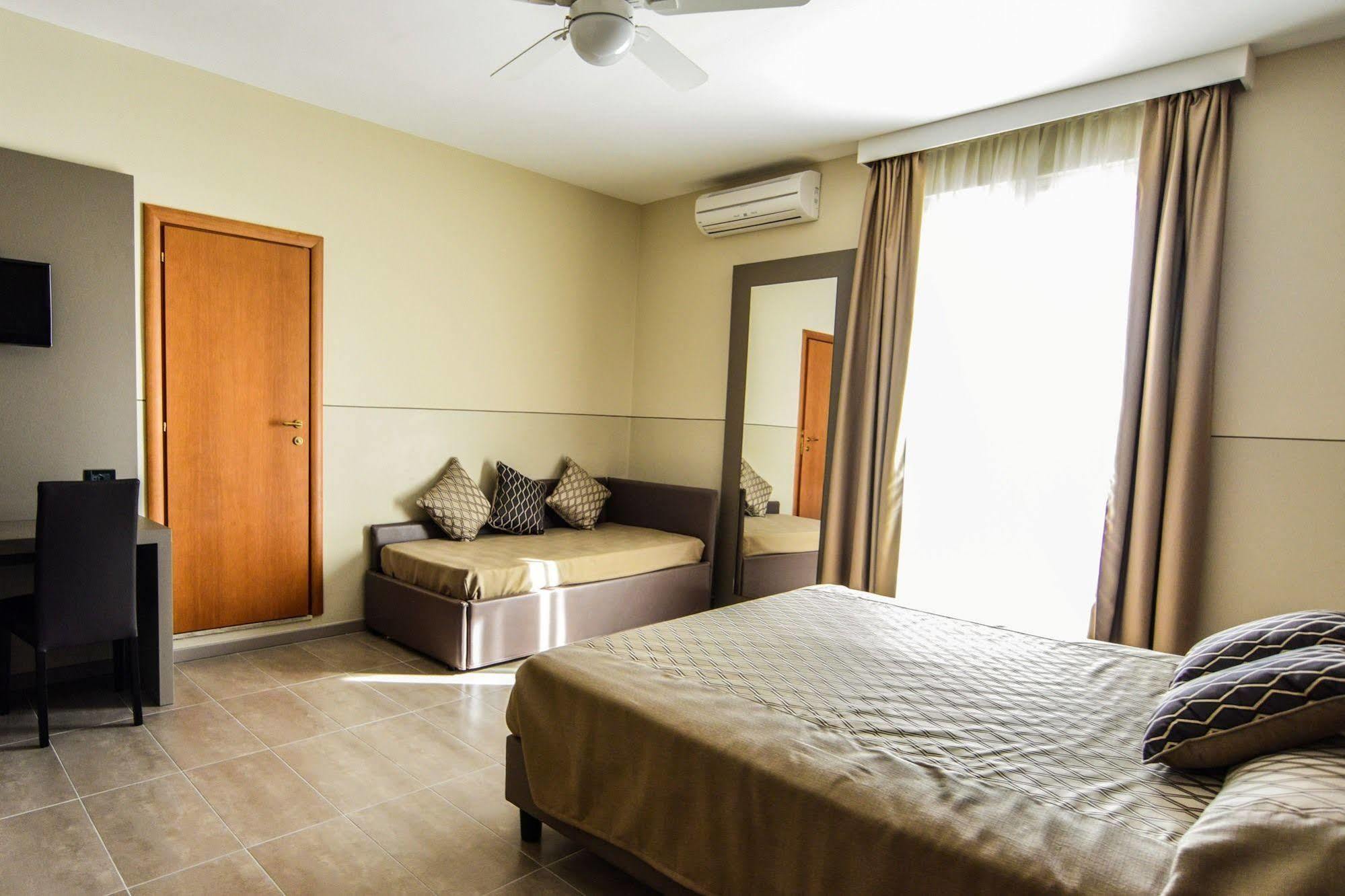 Hotel Sorriso Toscolano Maderno Exterior photo