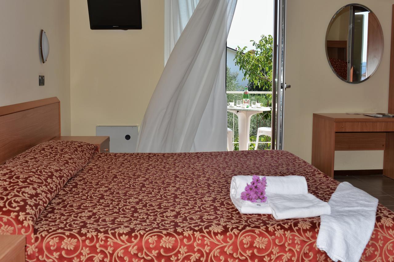 Hotel Sorriso Toscolano Maderno Exterior photo