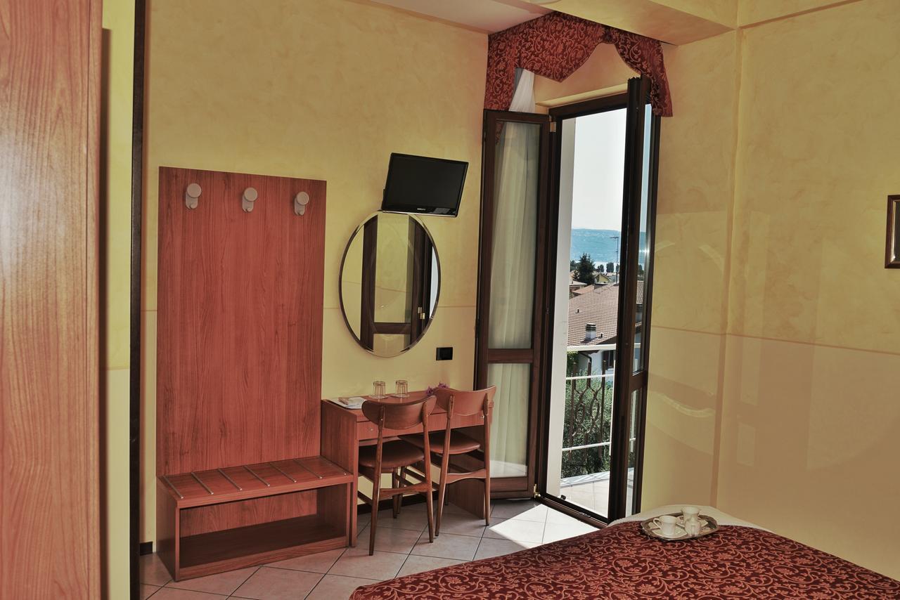 Hotel Sorriso Toscolano Maderno Exterior photo